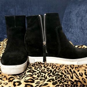Steve Madden -Black Suede High Top side zippers